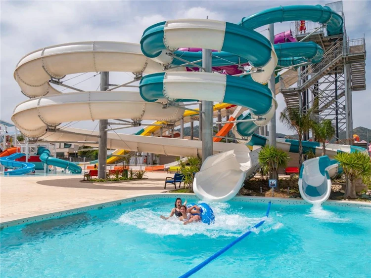 Tobogány aquaparku hotelu Golden Taurus v Pineda de Mar | Pineda de Mar / Hotel Golden Taurus Aquapark Resort
