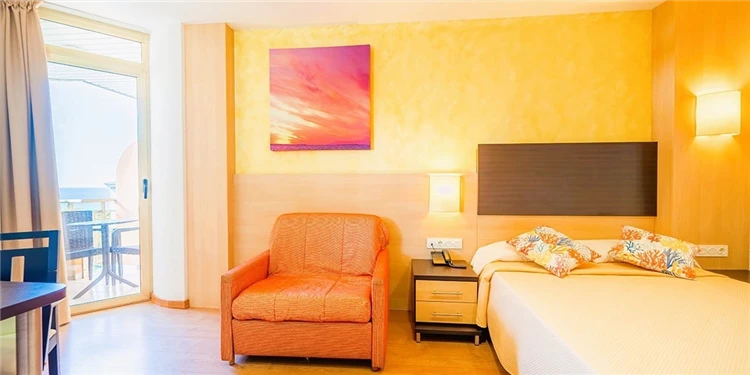 Pokoj hotelu Blaumar s lůžky | Blanes / Hotel Blaumar