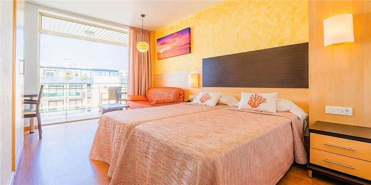 Interiér pokoje hotelu Blaumar | Blanes / Hotel Blaumar