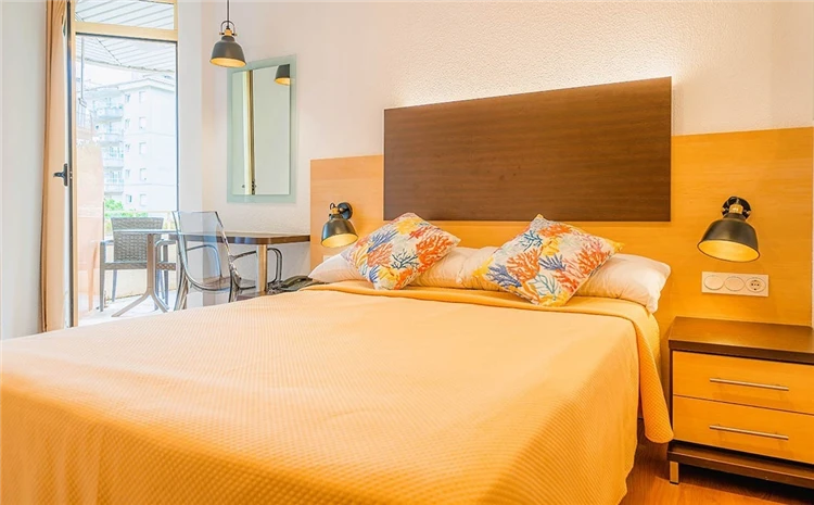Světlý pokoj hotelu Blaumar | Blanes / Hotel Blaumar