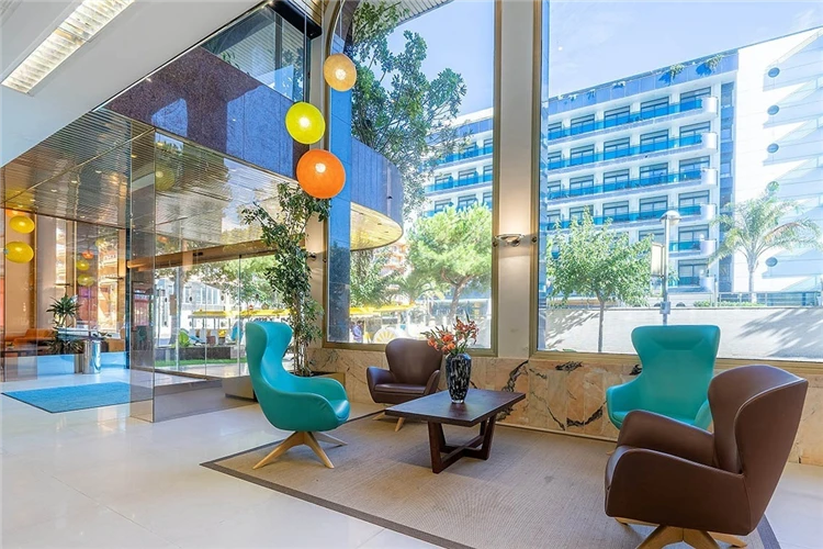 Recepce a hala hotelu Blaumar | Blanes / Hotel Blaumar
