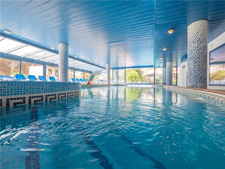 Krytý bazén hotelu Blaumar | Blanes / Hotel Blaumar
