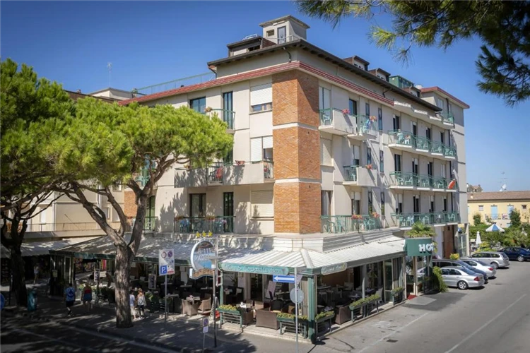 Pohled na hotel Harry's v Lido di Jesolo | Lido di Jesolo / Hotel Harry's