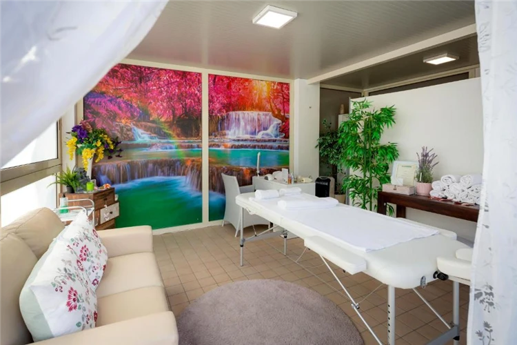 Venkovní posezení u hotelu Harry's | Lido di Jesolo / Hotel Harry's