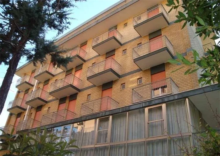 Hotel Como – pohled na průčelí hotelu | Rimini / Hotel Como