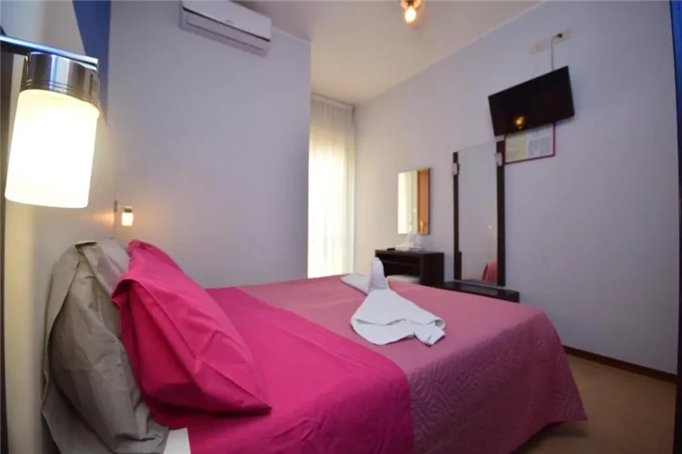 Hotel Como – restaurace s prostřenými stoly | Rimini / Hotel Como