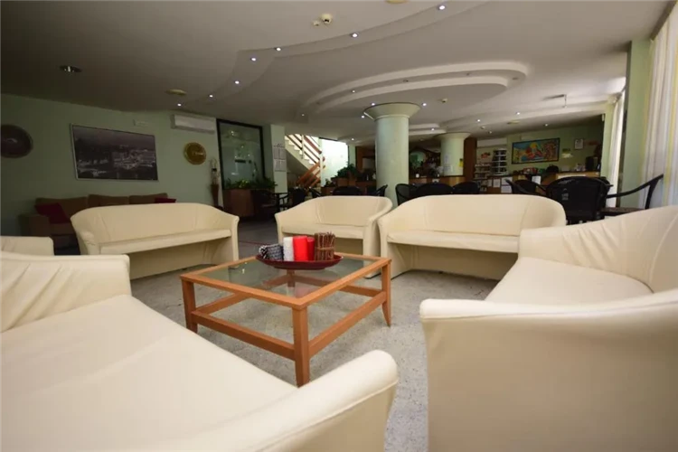 Hotel Como – zahrada s posezením venku | Rimini / Hotel Como