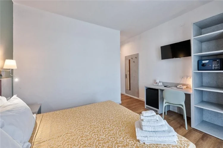 Dvoulůžkový pokoj s výzdobou v hotelu Al Ponte | Lignano / Hotel Al Ponte