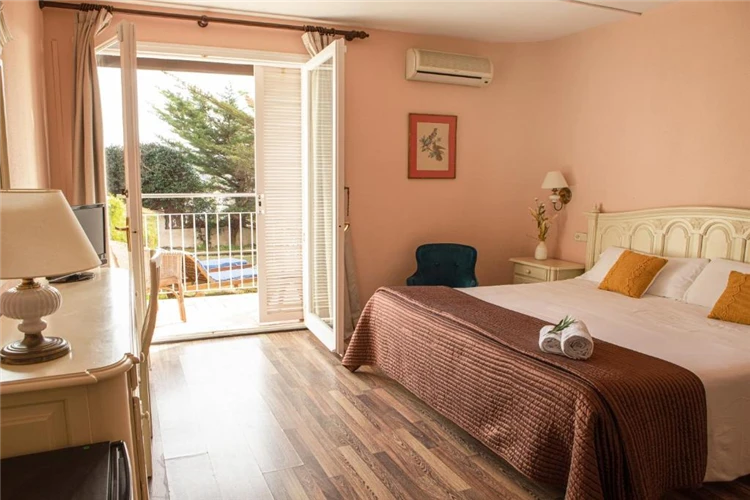 Interiér pokoje hotelu Roger de Flor Seleqtta s nábytkem | Lloret de Mar / Hotel Roger de Flor Seleqtta