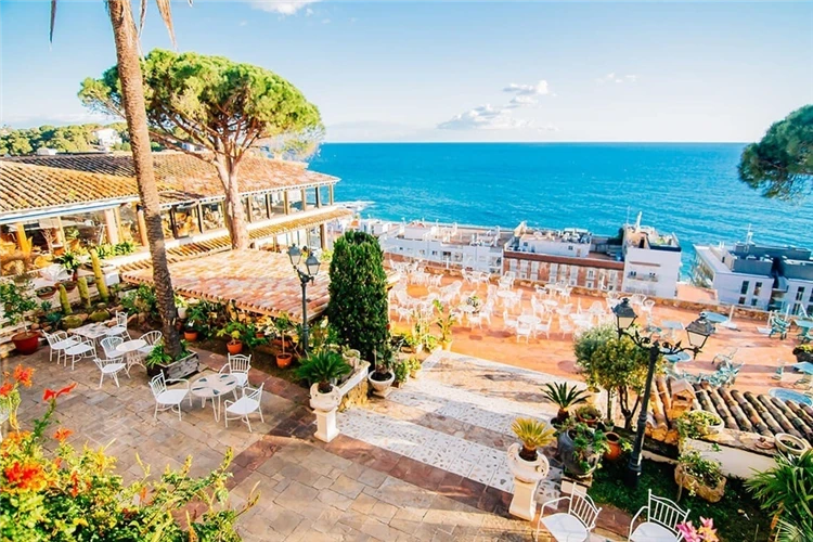 Terasa hotelu Roger de Flor Seleqtta s výhledem | Lloret de Mar / Hotel Roger de Flor Seleqtta