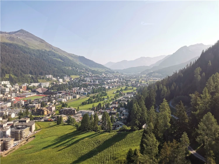 Švýcarská krajina při cestě po UNESCO železnici | Švýcarské perly a železnice UNESCO