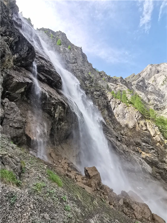 Výhled z vyhlídky na švýcarské horské údolí | Švýcarské perly a železnice UNESCO