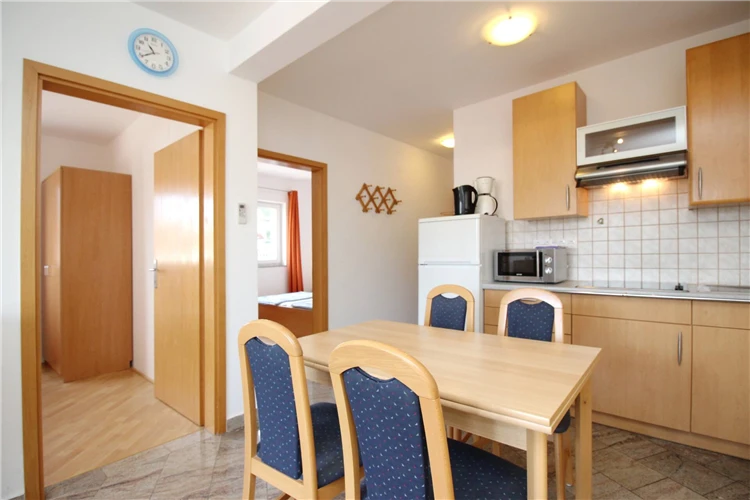 Světlý apartmán s výhledem na moře, Naranča Baška | Baška / Apartmánový dům Naranča