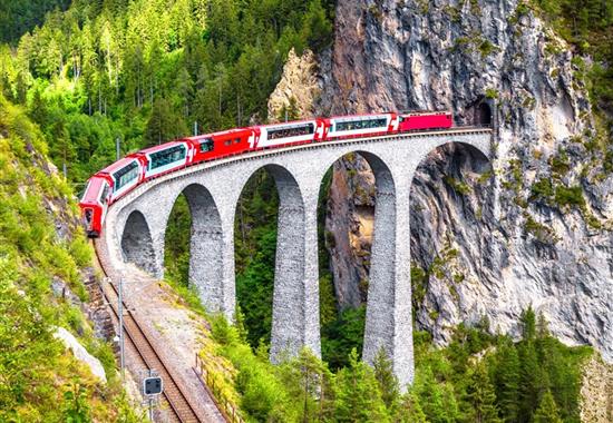 Švýcarsko letecky s panoramatickými vlaky Bernina Express a Ledovcový Express - Švýcarsko