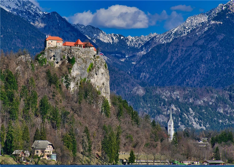 Pohled na hrad Bled v zimním prostředí | Romantický advent u jezera Bled