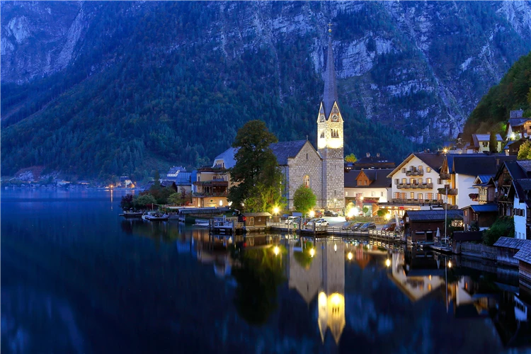 Adventní atmosféra v Hallstattu – osvětlené náměstí u jezera v zimě | Jezerní advent - Hallstatt a Wolfgangsee