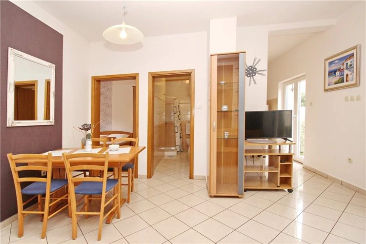 Jídelna a obývací pokoj v apartmánu Limun quadrilo | Baška / Apartmánový dům Limun