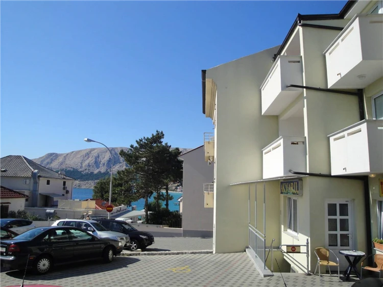 Pohled na vilu Aquarium v Bašce | Baška / Villa Aquarium
