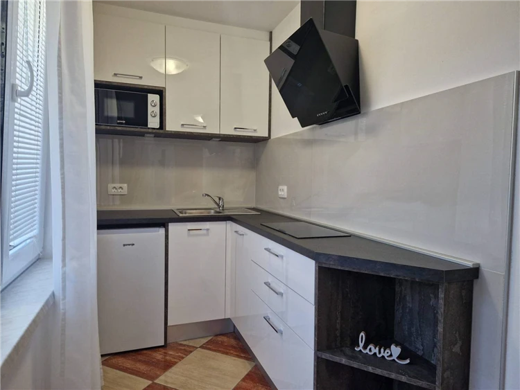 Kuchyň apartmánu AQ 2 ve vile Aquarium | Baška / Villa Aquarium