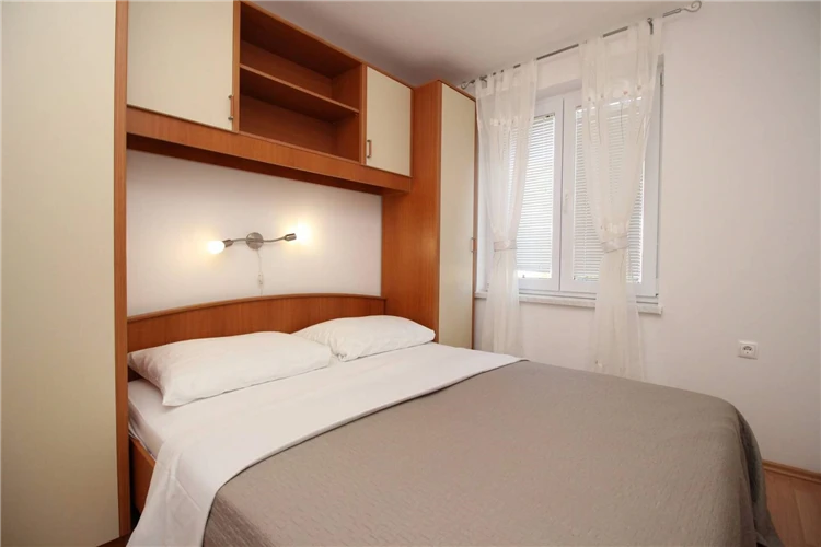 Ložnice apartmánu AQ 2 ve vile Aquarium | Baška / Villa Aquarium