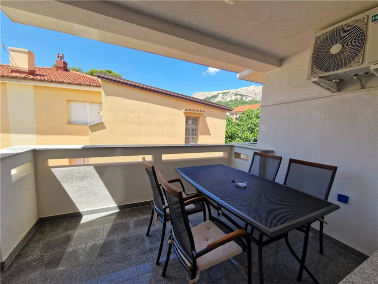 Balkon apartmánu AQ 3 ve vile Aquarium | Baška / Villa Aquarium