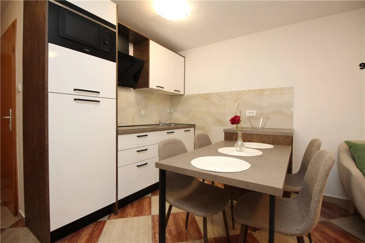 Kuchyň apartmánu AQ 3 ve vile Aquarium | Baška / Villa Aquarium