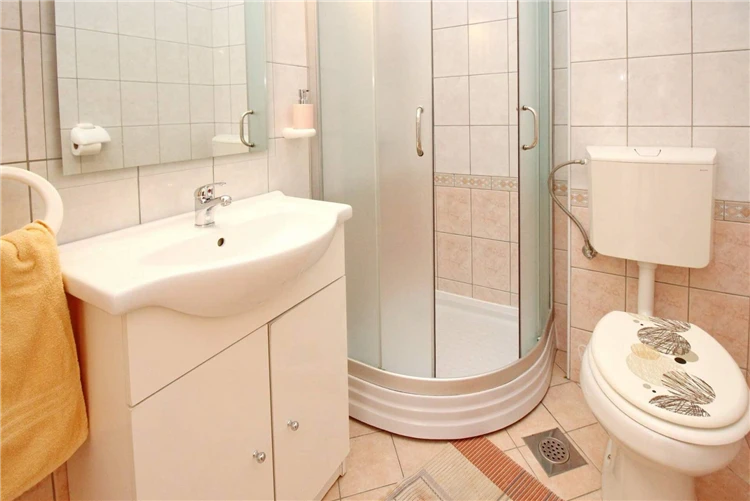 Koupelna apartmánu Dorcic AQ 2 ve vile Aquarium | Baška / Villa Aquarium