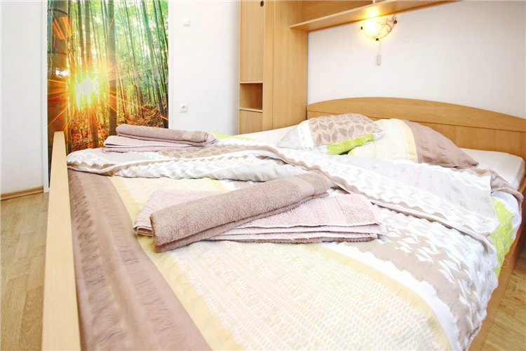 Ložnice apartmánu Dorcic AQ 2 ve vile Aquarium | Baška / Villa Aquarium