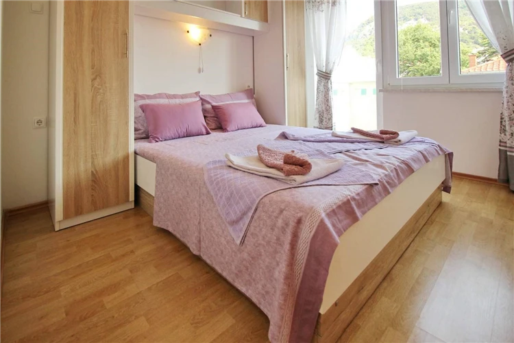 Ložnice apartmánu Dorcic AQ 3 ve vile Aquarium | Baška / Villa Aquarium