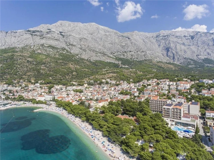 Baška Voda – pohled na pobřeží a moře | Baška Voda / Apartmánový dům Nikolina/Růža