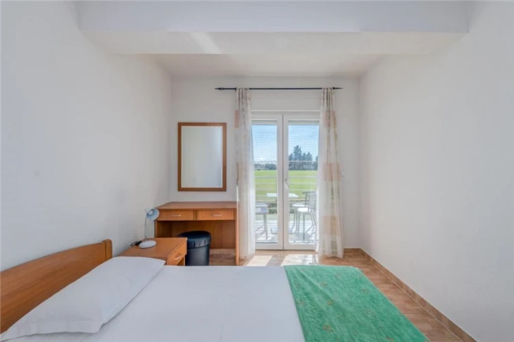 Apartmánový dům Nikolina (Ruža) – exteriér budovy | Baška Voda / Apartmánový dům Nikolina/Růža
