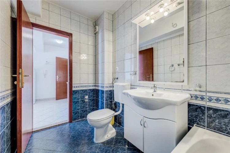 Apartmán v domě Nikolina – obývací pokoj s posezením | Baška Voda / Apartmánový dům Nikolina/Růža