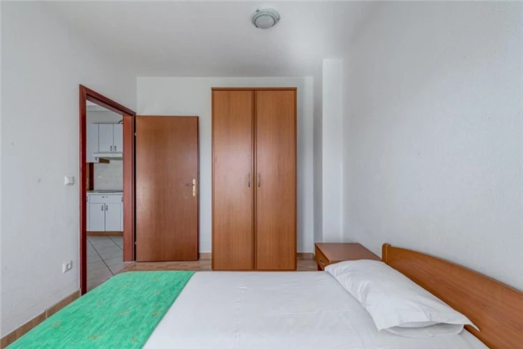 Nikolina – balkón s výhledem na moře nebo zahradu | Baška Voda / Apartmánový dům Nikolina/Růža