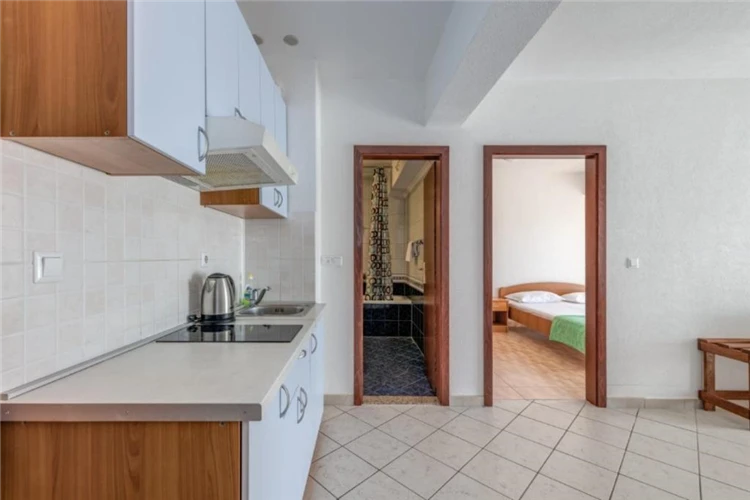 Nikolina – pohled z okna nebo terasy na okolí | Baška Voda / Apartmánový dům Nikolina/Růža