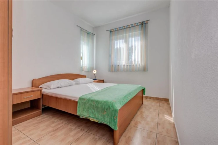 Apartmánový dům Nikolina – bazén nebo relaxační zóna | Baška Voda / Apartmánový dům Nikolina/Růža