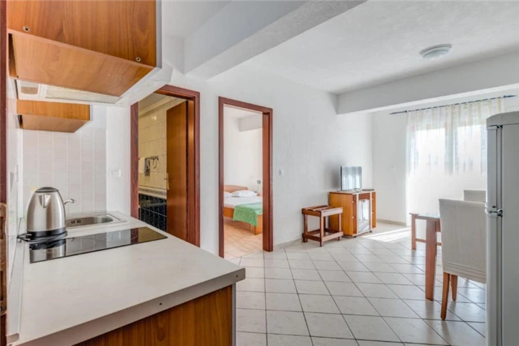 Nikolina – výhled na moře nebo přilehlou pláž | Baška Voda / Apartmánový dům Nikolina/Růža