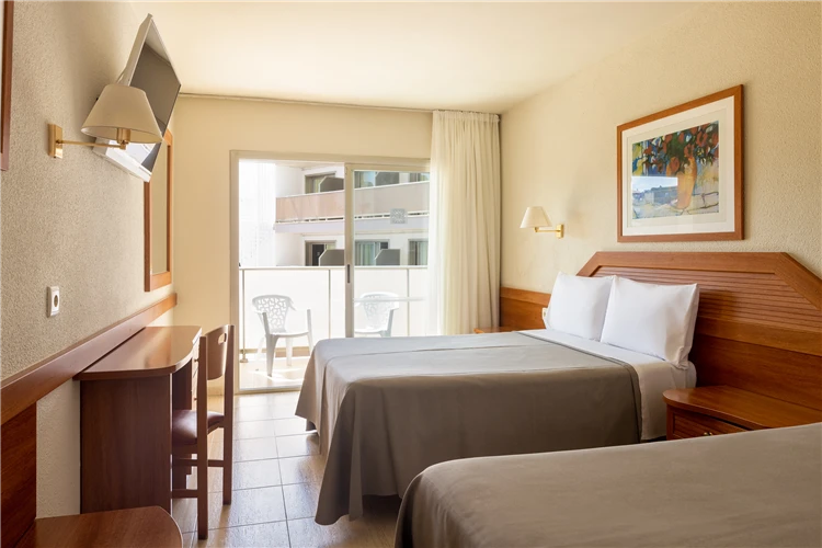 Pokoj s lůžky v hotelu HTop Royal Star | Lloret de Mar / Hotel HTop Royal Star