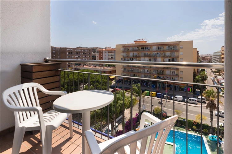 Balkon pokoje v hotelu HTop Palm Beach s výhledem | Lloret de Mar / Hotel HTop Palm Beach