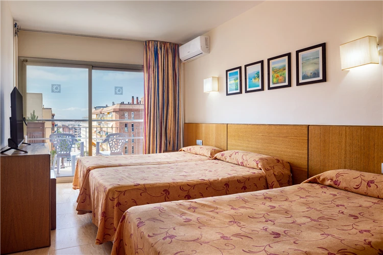 Standardní pokoj hotelu HTop Palm Beach s postelí | Lloret de Mar / Hotel HTop Palm Beach