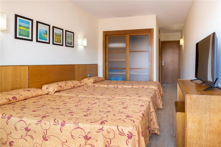 Světlý pokoj hotelu HTop Palm Beach | Lloret de Mar / Hotel HTop Palm Beach