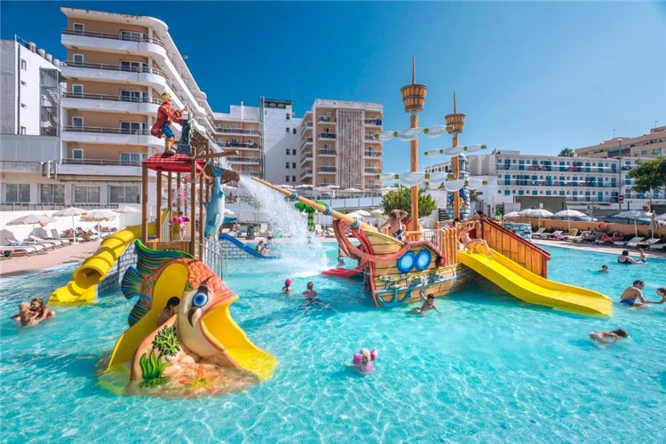 Areál bazénu hotelu Sorra Daurada v Malgrat de Mar | Malgrat de Mar / Hotel Sorra Daurada