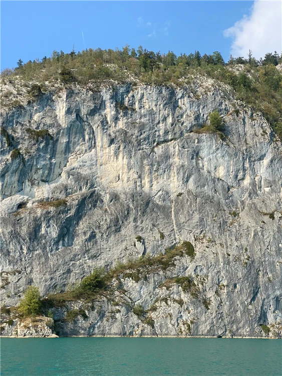 Jezero Wolfgangsee a zubačka na Schafberg