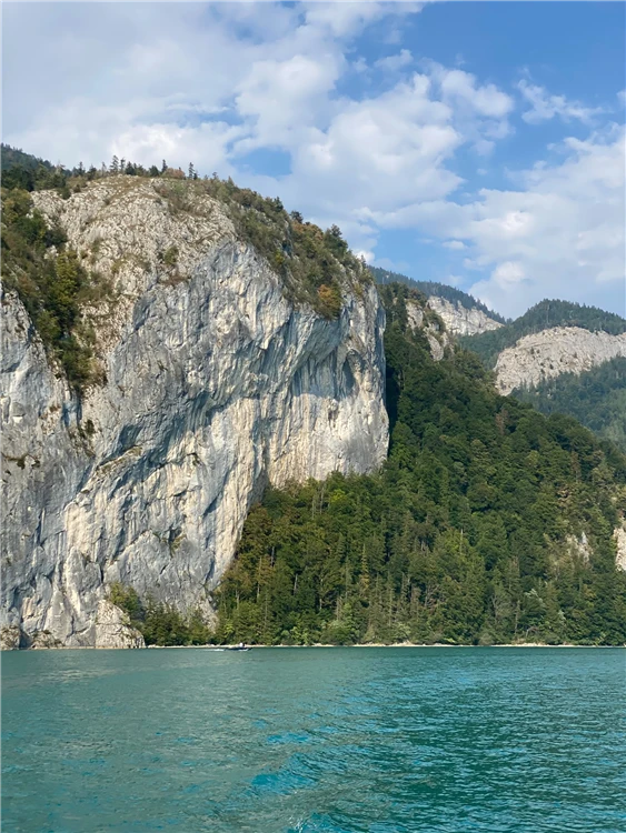 Jezero Wolfgangsee a zubačka na Schafberg