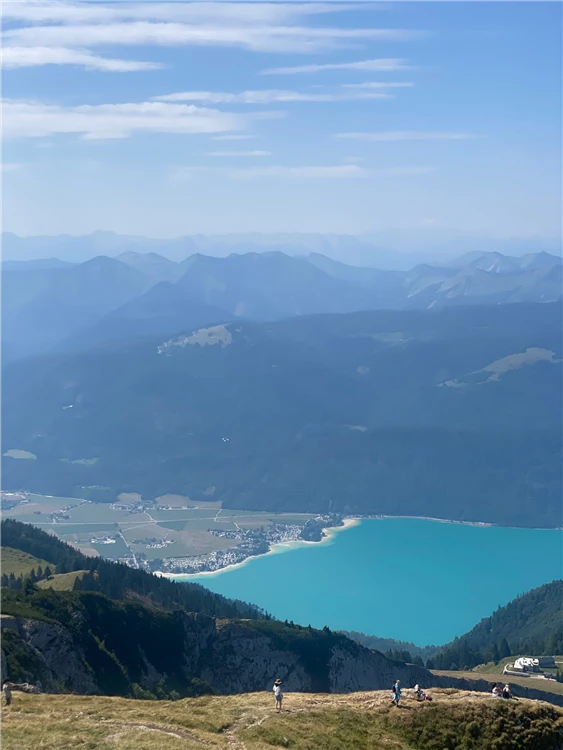 Jezero Wolfgangsee a zubačka na Schafberg