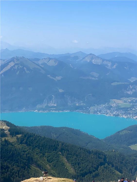 Jezero Wolfgangsee a zubačka na Schafberg