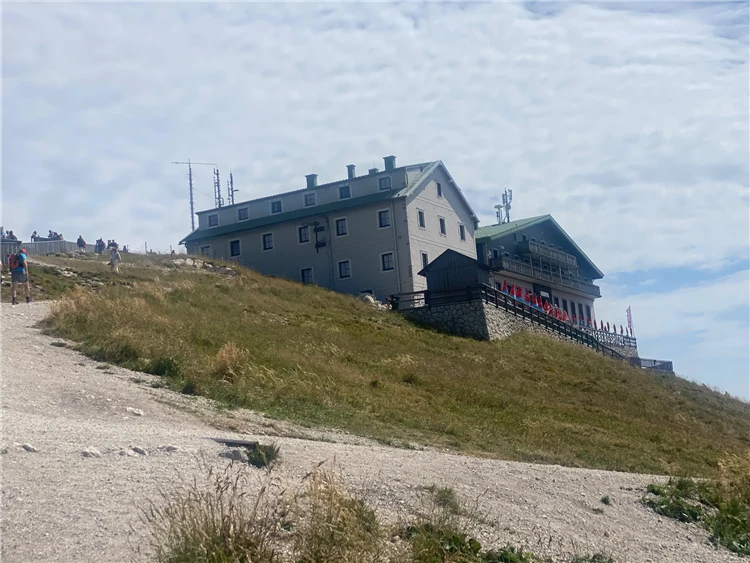 Jezero Wolfgangsee a zubačka na Schafberg