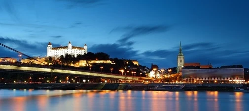 Panorama Bratislavy s hradem a Dunajem | Předvánoční Bratislava