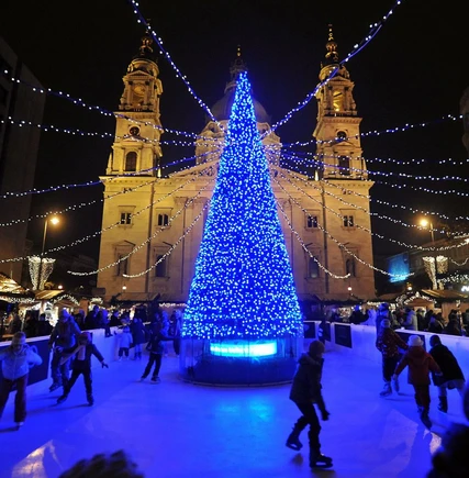 Adventní trh u Baziliky sv. Štěpána v Budapešti | Advent v Budapešti a termály v Györu