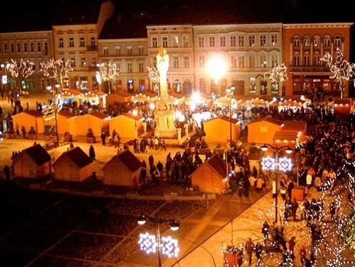 Adventní trh v Krakově s vánočními stánky a ozdobami | Advent v Krakově - městě králů a umění