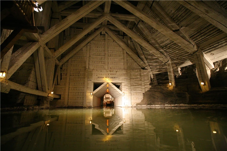 Podzemní komora solného dolu Wieliczka pojmenovaná po J. Piłsudském | Advent v Krakově - městě králů a umění